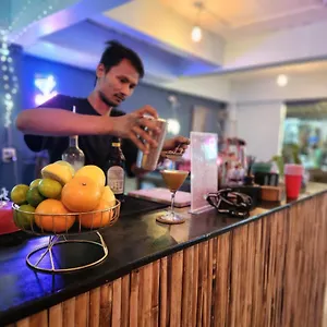 Tiki Tribe Bar & Auberge de jeunesse